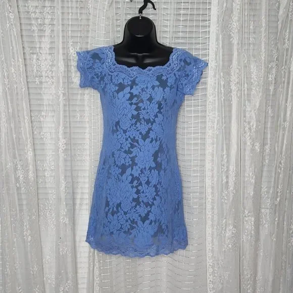 chinese dress ladies Pippa High-Slit Open Back Lace Dress main image 0